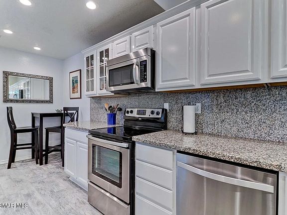 2nd image of 21 Dover Pl #21
