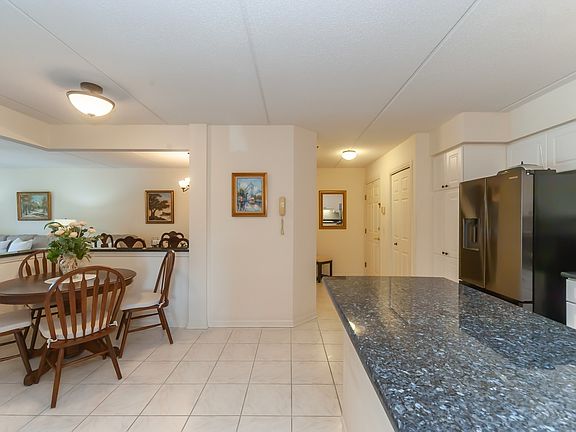 3rd image of 720 Creekside Dr Unit 302B