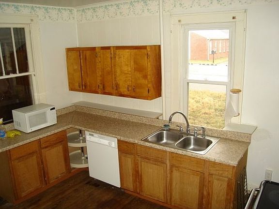 5th image of 3623 E 4th St