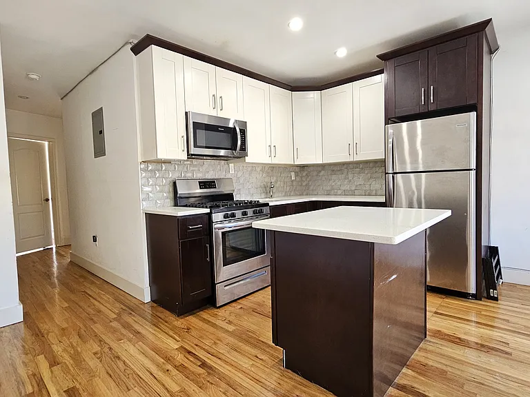 452 Linwood St #3 — Photo 2