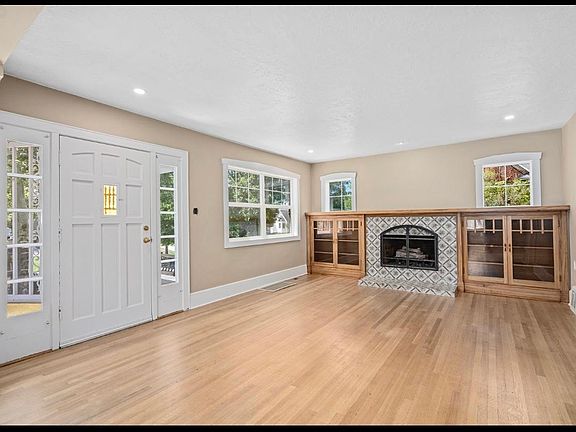 2nd image of 2527 S Alden St E #A