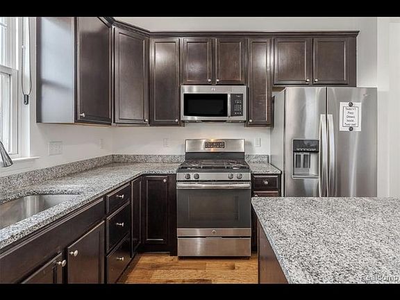 5th image of 4585 Bradley Cir