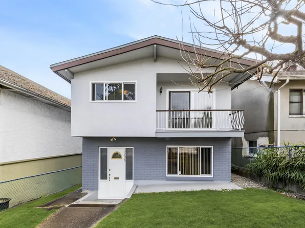 3206 Adanac St, Vancouver, BC V5K 2P1