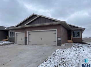 2625 S Lana Dr, Sioux Falls, SD 57106