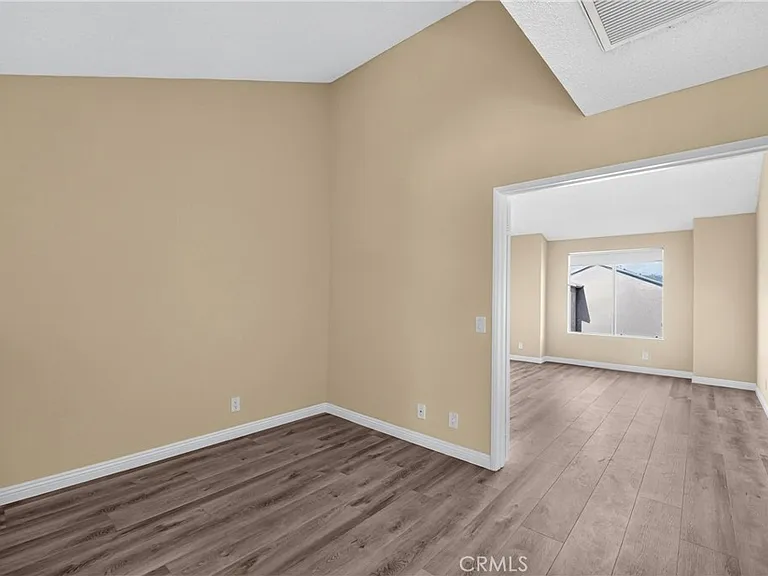 659 N Lark Ellen Ave — Photo 17