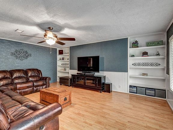 5th image of 642 Northside Ave