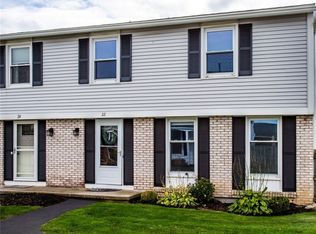 22 Springwood Dr, Webster, NY 14580