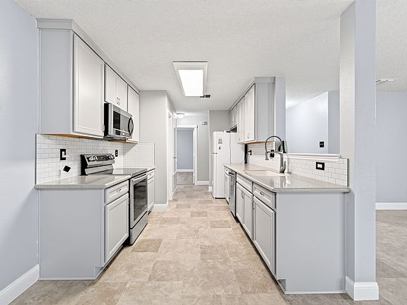 4th image of 3039 Deer Ridge Dr