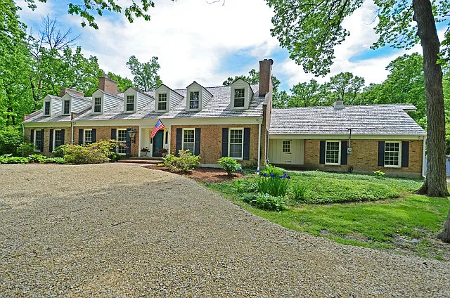 33W599 Mare Barn Ln photo 1