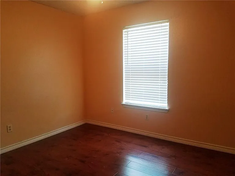 2425 Inverness Dr — Photo 11