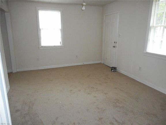 4th image of 745 Norwood Cir