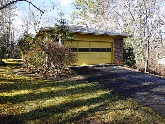 3rd image of 32 Botany Dr
