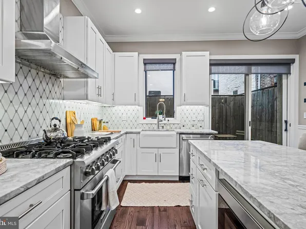 854 S Front St, Philadelphia, PA 19147