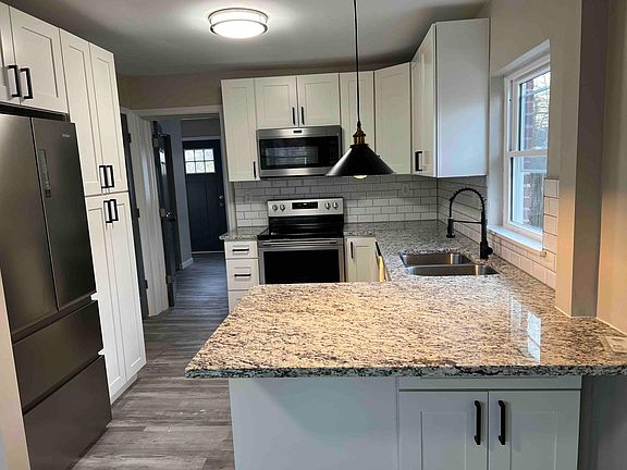 3rd image of 1627 Hudepohl Ln