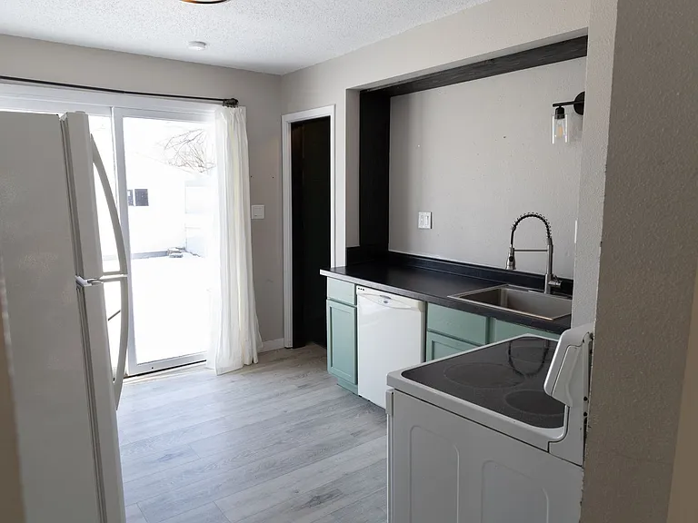 1133 Columbia St — Photo 10