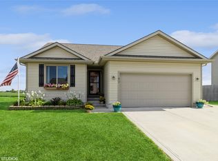 613 37th St SW, Bondurant, IA 50035