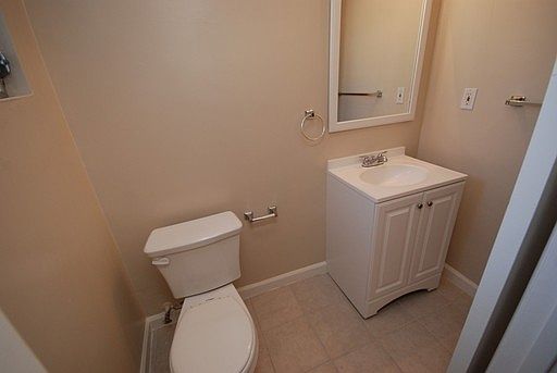 3rd image of 1227 N Fuller Ave APT 22