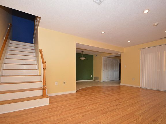 3rd image of 276 Greenbrook Dr
