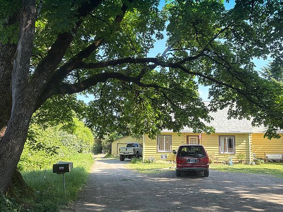 3rd image of 2803 SE Balfour St