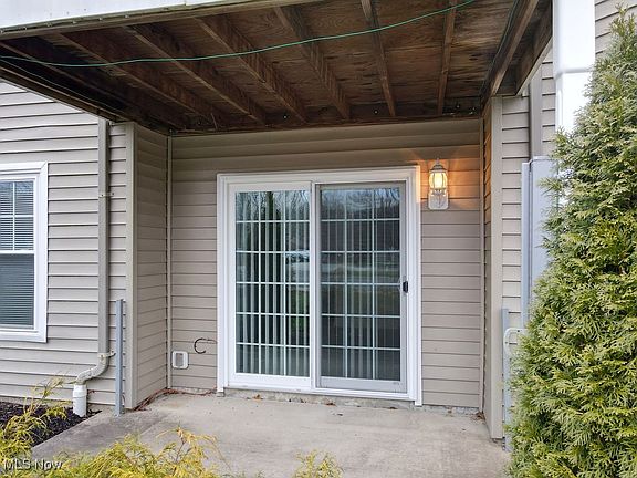 2nd image of 1071 Fleetwood Dr APT A