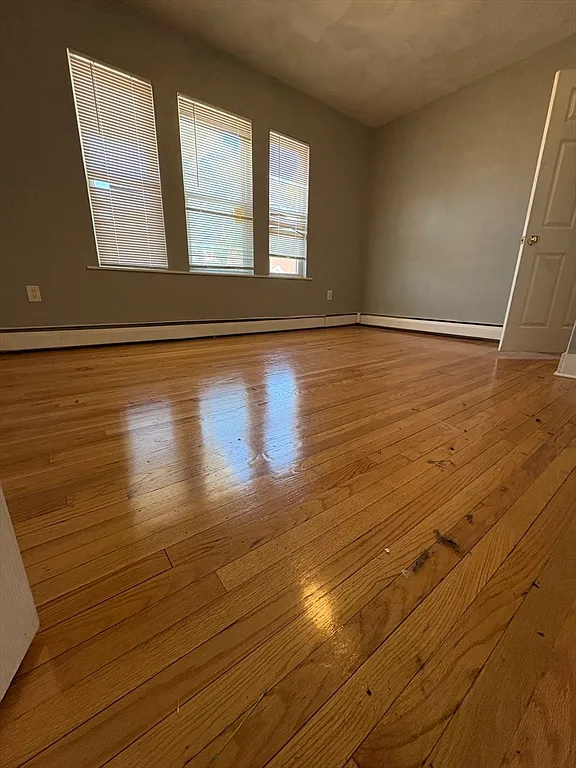 2 bed, 1.0 bath, 800 sqft, $2,400 — Photo 1