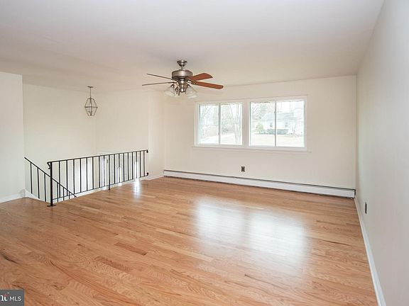 5th image of 1330 Ridgeview Dr