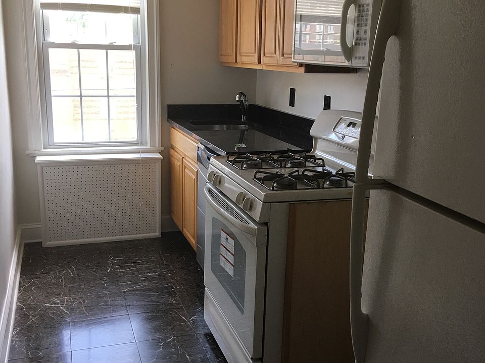 kitchen with W/D hook up