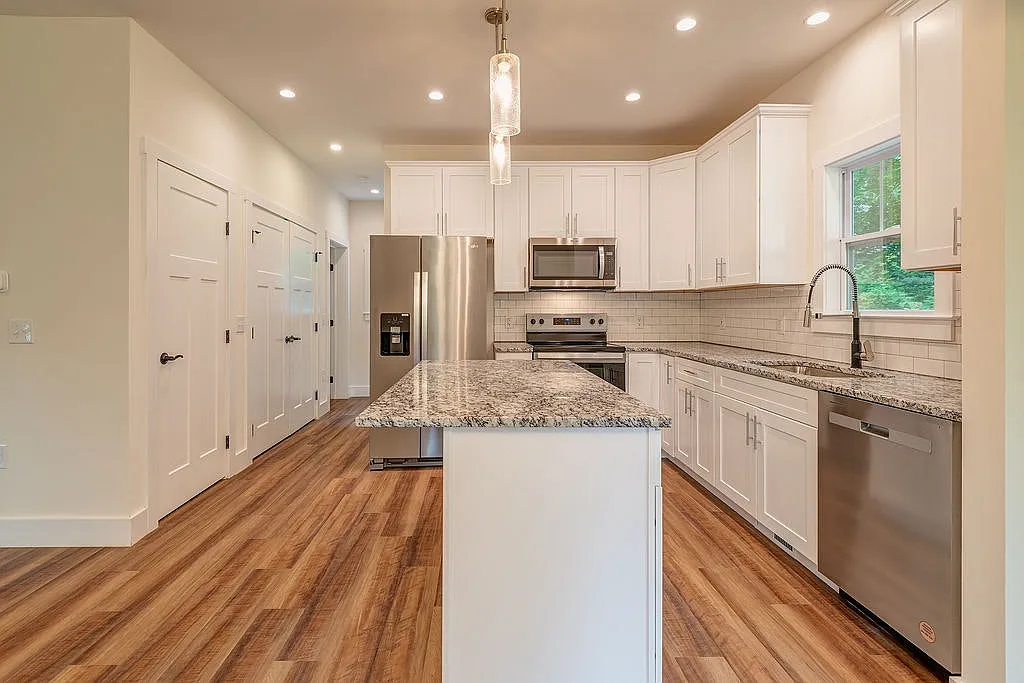 204 Cascade Ridge Road — Photo 3