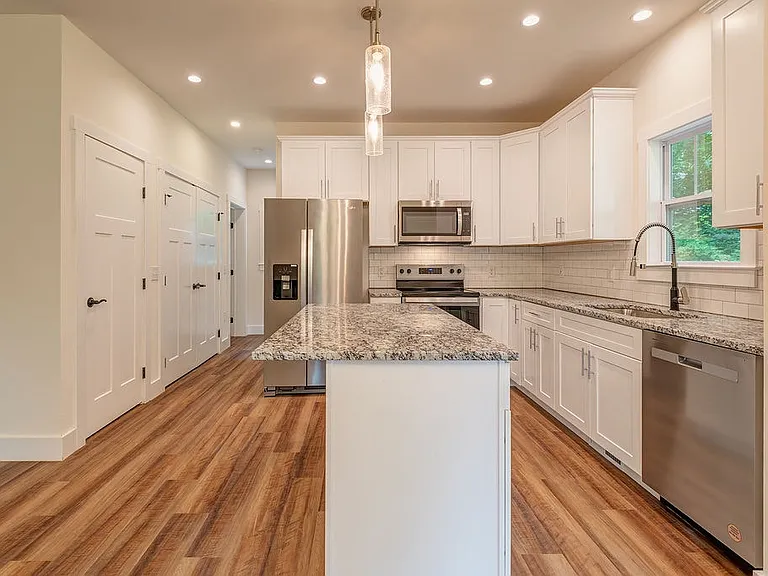 204 Cascade Ridge Rd — Photo 3