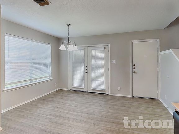 4th image of 3839 Cherokee Blvd