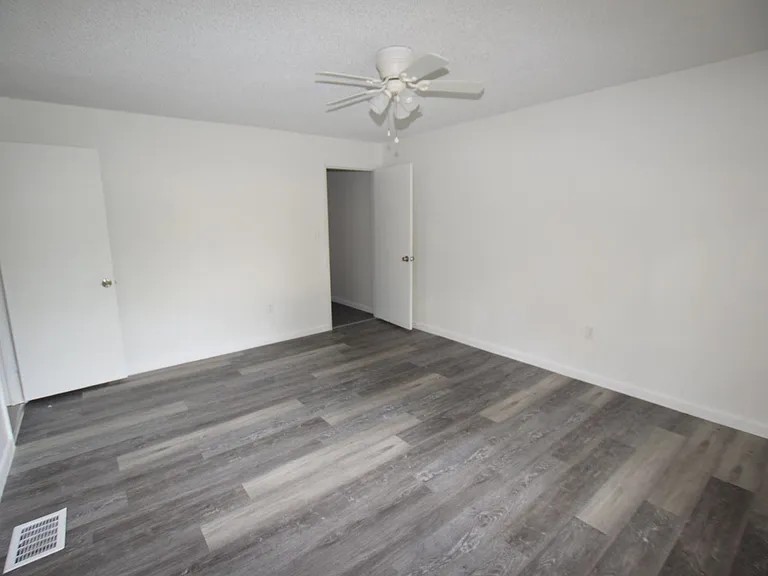 908 Sumter St — Photo 23