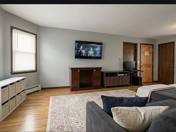 4th image of 281 Main St