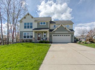 2606 Willow View Dr, Jenison, MI 49428