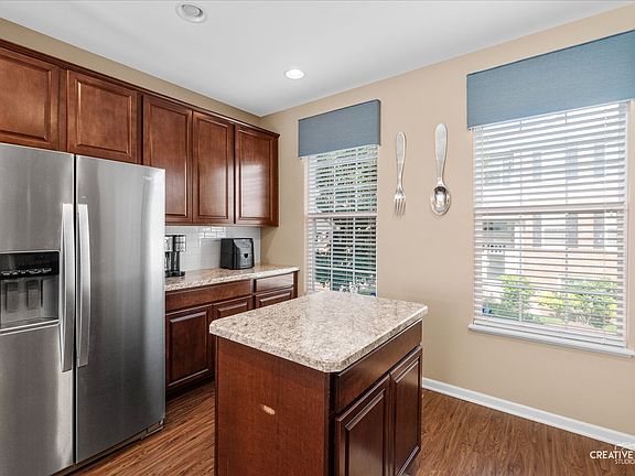 3rd image of 263 Lakeshore Dr