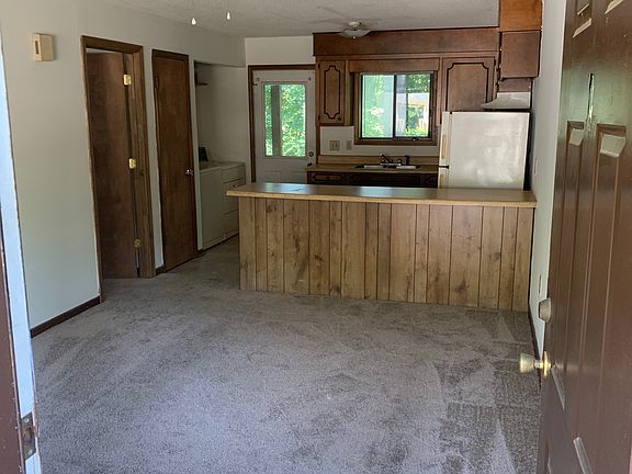 2nd image of 818 Creekside Dr APT 3
