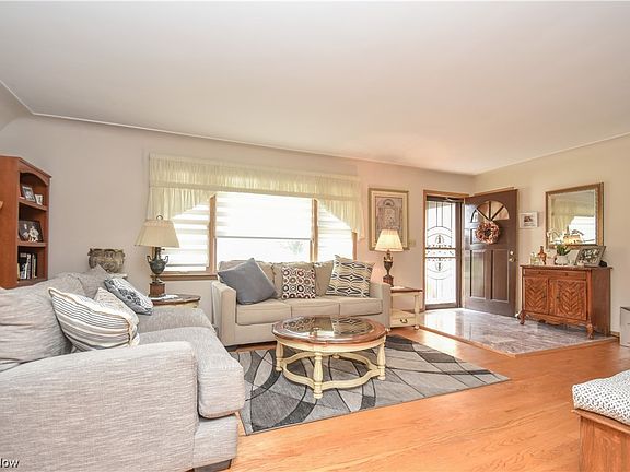 5th image of 808 Larkridge Ave
