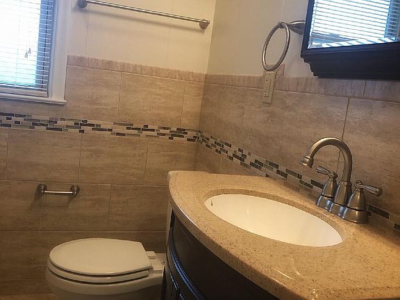4th image of 125 E Chateau Pl