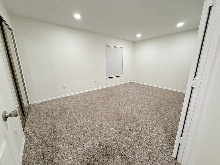 6266 Yorktown Dr — Photo 9
