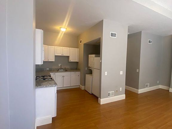 3rd image of 1401 N Saint Clair St #2B-1BA-900SQFT