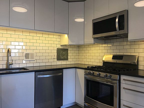 Modern kitchen w ss appl. 