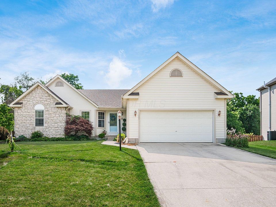 1st image of 528 Bedford Ct
