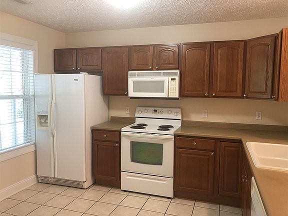2nd image of 585 Oaktree Blvd