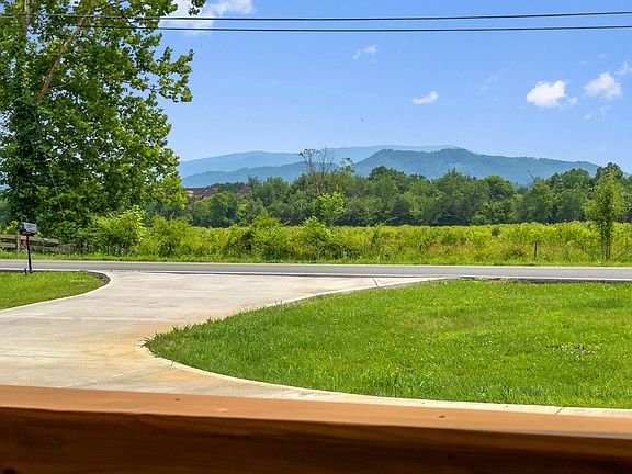 2nd image of 412 Apple Valley Rd