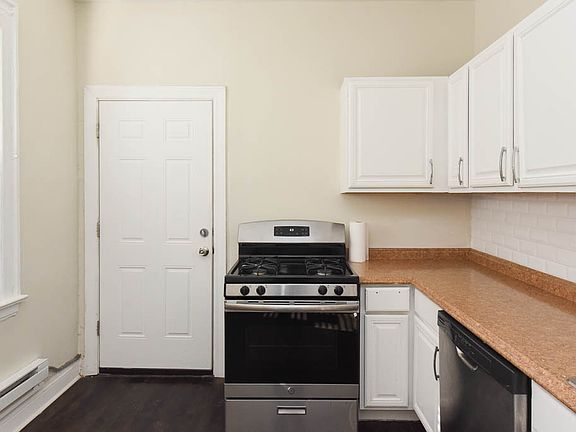 2nd image of 318 Lee St Unit 4