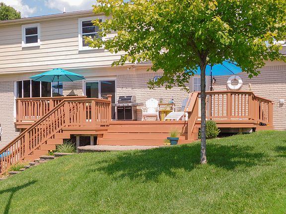 Multi-level outdoor space