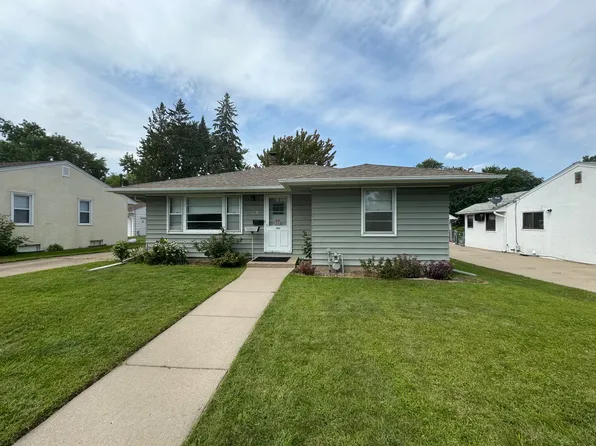 969 Charlton St, West Saint Paul, MN 55118