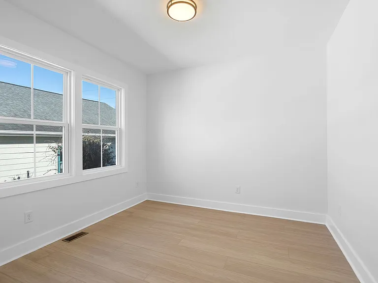 930 Glass St — Photo 22