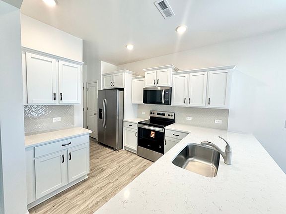 4th image of 1412 Stork Dr