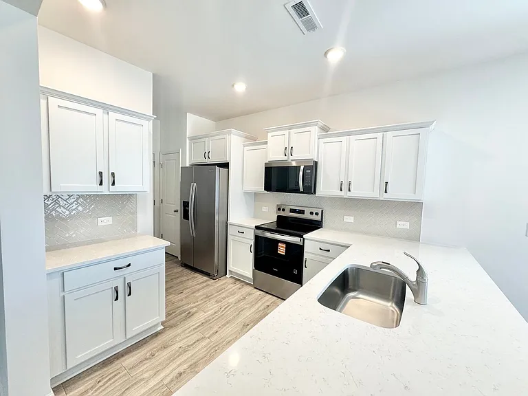 1400 Stork Dr — Photo 4