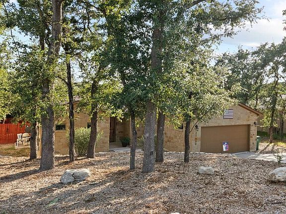 4th image of 21609 Surrey Ln